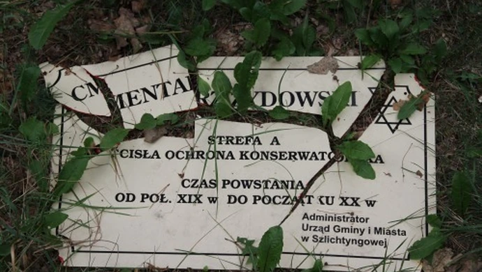 Kolejny akt wandalizmu na cmentarzu żydowskim w Szlichtyngowej.