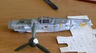 Kartonowe modele w Hali sportowej Gimnazjum nr 2