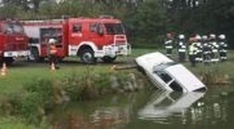 Stracił panowanie nad kierownicą i wjechał do stawu