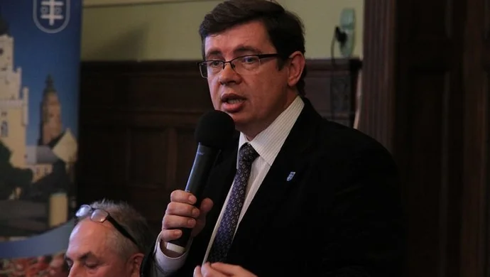 Dobra wiadomość i zła. O znakach i oświetleniu