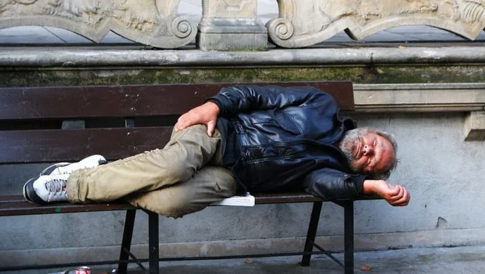 Bestialstwo czy głupota? Podpalono bezdomnego...