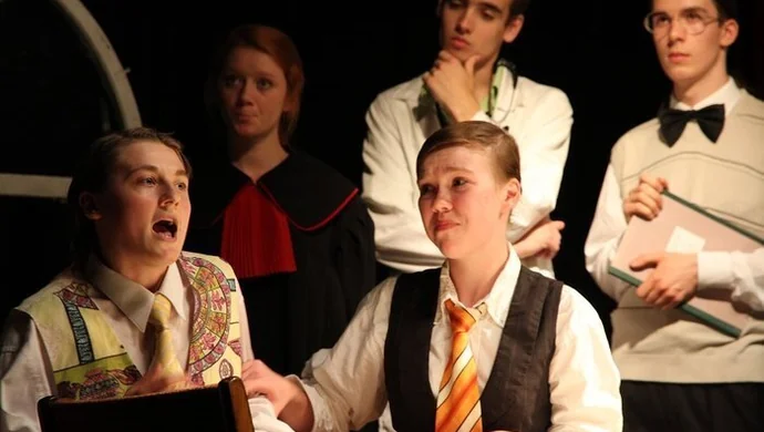 „Rewizor” w wykonaniu licealnej młodzieży z Zana