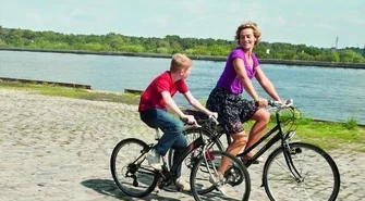 Chłopiec na rowerze w CKiR - bloger zw.pl poleca