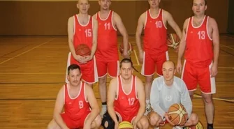 Policjanci kontra urzędnicy