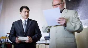 Złote pióro dla Michała Majera z I LO we Wschowie