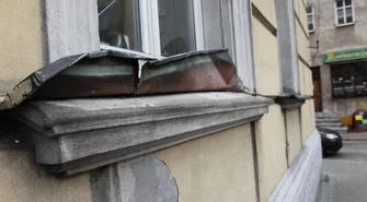 Ukradli miedziane parapety i rynnę ze wschowskiego Ratusza