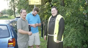 Kapelan rozdawał kierowcom obrazki z wizerunkiem św. Krzysztofa