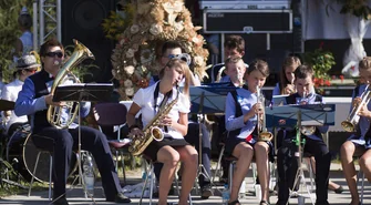 Z orkiestrą dętą – dożynki w Łęgoniu