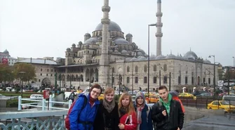 Staszic z wizytą w Azji