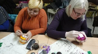 W Starych Drzewcach artystycznie zdobiły bombki choinkowe