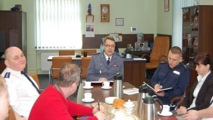 Spotkanie z dyżurnymi wschowskiej komendy i młodą kadrą