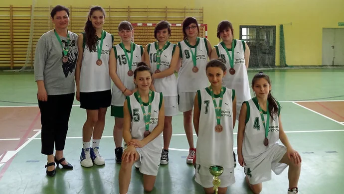 Brązowe medale dla koszykarek z Gimnazjum Nr 2 