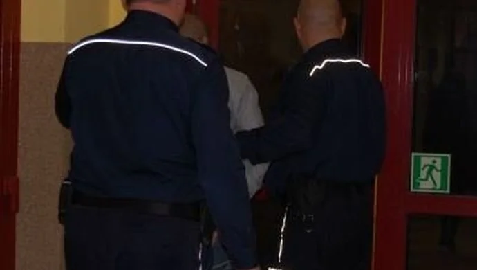 Siłą zmuszał do wydania mu pieniędzy