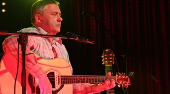 Marek Jarosz zagrał i zaśpiewał