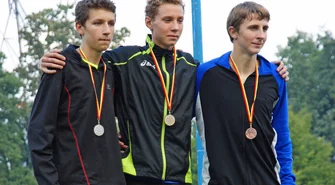 Adrian Ławecki na trzecim stopniu podium