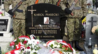 Uroczystość odsłonięcia płyty nagrobnej i 5 rocznica powstania pomnika Kresowian