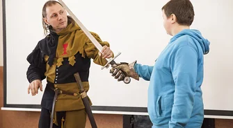 W Gimnazjum poznawali zwyczaje średniowiecznych rycerzy