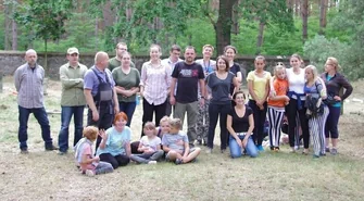 Wolontariusze porządkowali cmentarz żydowski