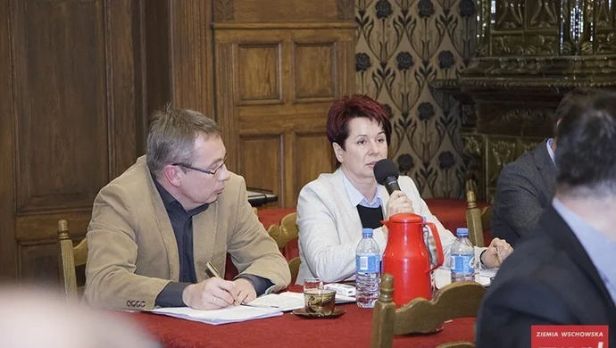 Przyglądają się wydatkom na oświatę