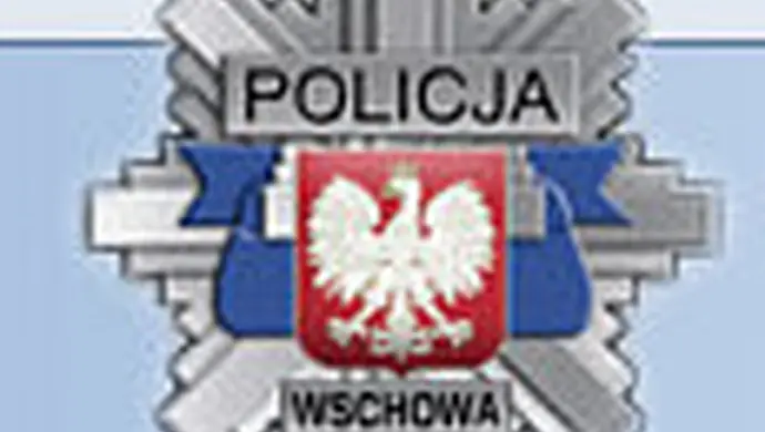 Motocyklista wjechał w tylne drzwi samochodu