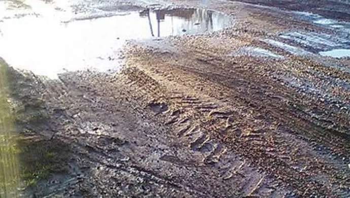 Mieszkańcy Osowej Sieni skarżą się na drogę prowadzącą na cmentarz