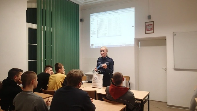 Policjanci o dopalaczach w CKU