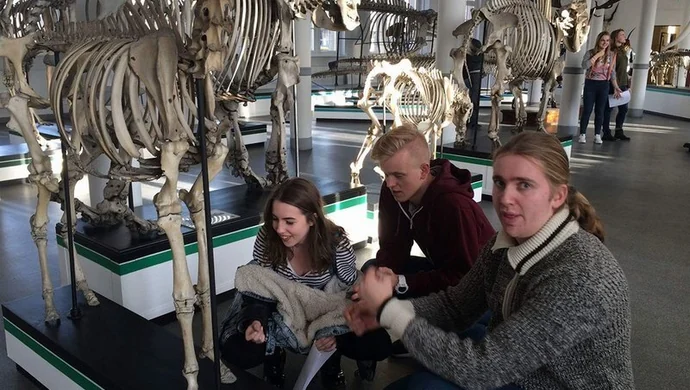 Licealiści z Zana w Instytucie Biologii Uniwersytetu Wrocławskiego