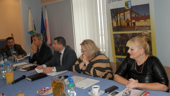 Powiat: Radni zobowiązali się postępować etycznie