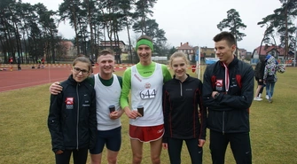 Znakomita inauguracja sezonu wschowskich biegaczy z LLKS Osowa Sień