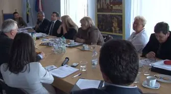 Do kogo należy mostek?