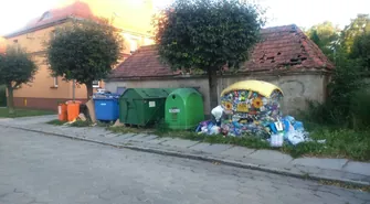 Problem czystości wokół kontenerów