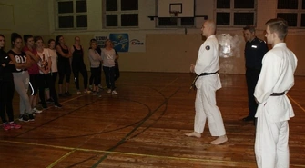 Zajęcia "Bezpiecznej Kobiety" w Szlichtyngowej