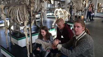 Licealiści z Zana w Instytucie Biologii Uniwersytetu Wrocławskiego