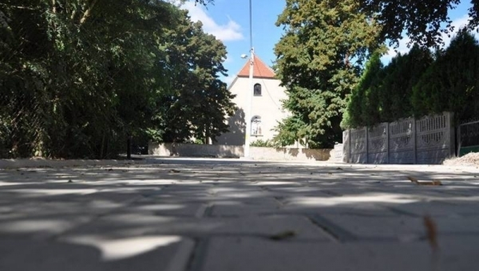 Droga do kościoła w Śmieszkowie wyremontowana