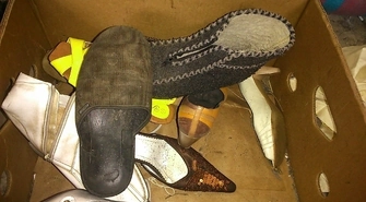 Palił stare obuwie. Dostał mandat