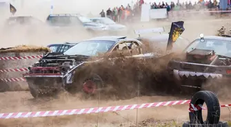 Szalone wyścigi wraków