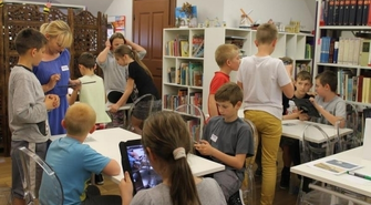 Zabawy z tabletami w bibliotece