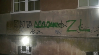 Fetowali zwycięstwo malując po murach