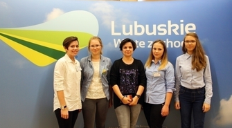 Uczennice I ZS wcieliły się w role dziennikarek oraz radnych