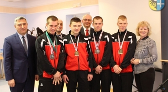 Sportowcy SOSW we Wschowie na sesji Rady Powiatu Wschowskiego