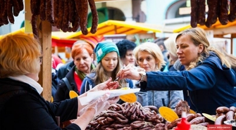 Jarmark Produktu Lokalnego w Sławie. Domowe przysmaki, rękodzieła i atrakcje artystyczne