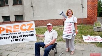 Pikieta pod Prokuraturą Rejonową