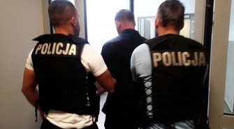 Napad na stacje i seria kradzieży - policjanci złapali sprawcę