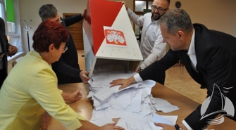 Otwarto urnę z głosami 