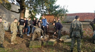 Wspólnie wysprzątali stary cmentarz ewangelicki