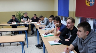 Trwa kurs - kierowca wózków widłowych dla uczniów I ZS oraz SOSW