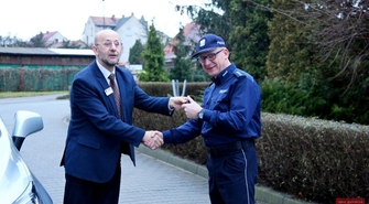 Policjanci ze Sławy z nowym radiowozem