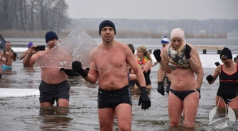 Nie straszny im mróz, ani zimna woda. III Zlot Morsów w Sławie za nami