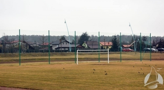 Dąb wygrywa, burmistrz obiecuje remont stadionu