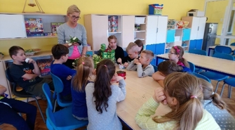 Uczniowie poznawali ciekawy fach florystki